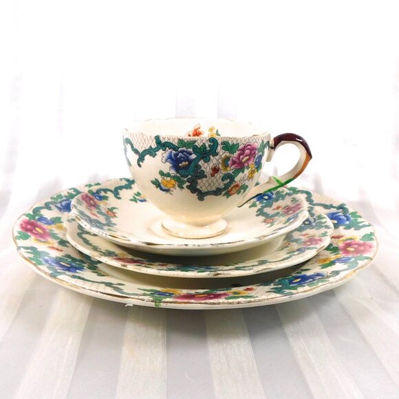 Royal Cauldron Four Piece Luncheon Set in Victoria # 26130 - Picture 1 of 9